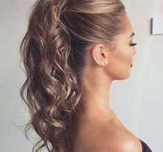 8 Staggering Hairstyles That Look Stunning With Gowns