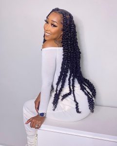 Experiment with knotless passion braids 