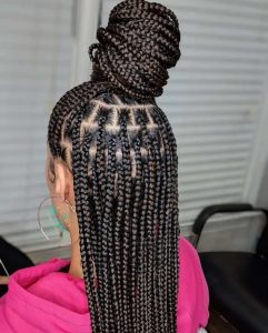 Half-up, half-down hairstyle with knotless braids 