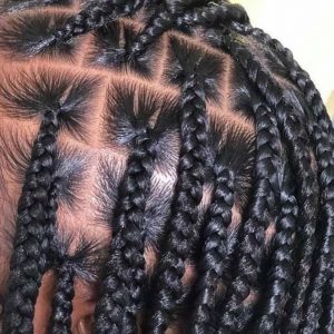 What are knotless braids? 