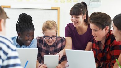 teacher-with-laptop-and-students