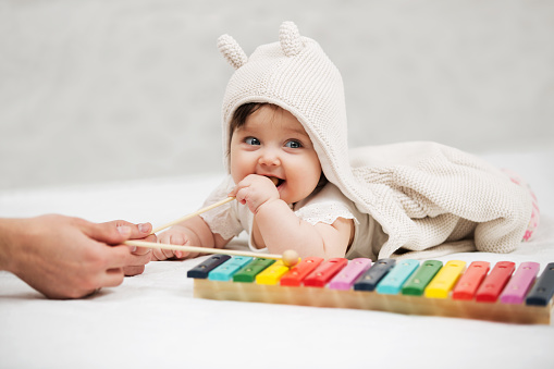 What are the Benefits of Musical Toys for Babies?