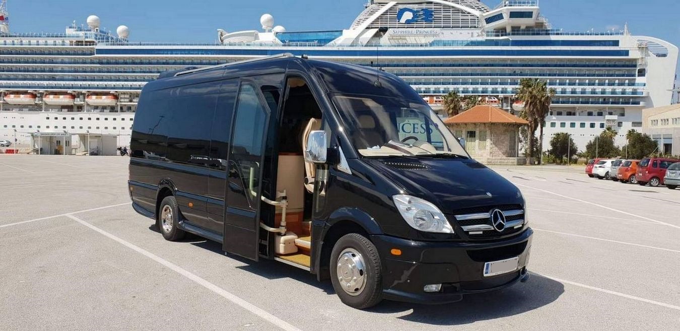 minibus hire leeds